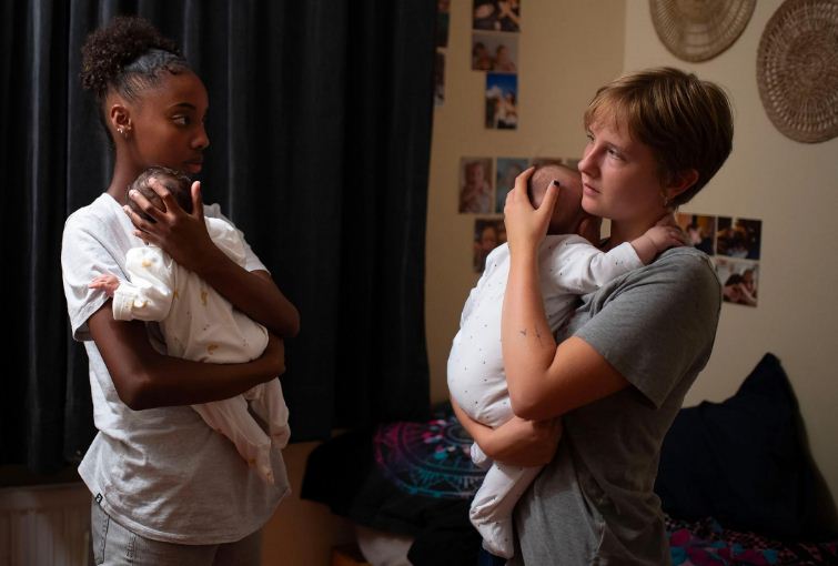 أمهات صغيرات... واقع على حافة الخيال