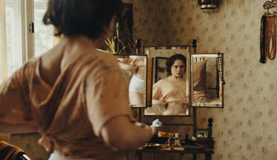 «صوت السقوط»... بهيّ بأجوائه الجنائزية