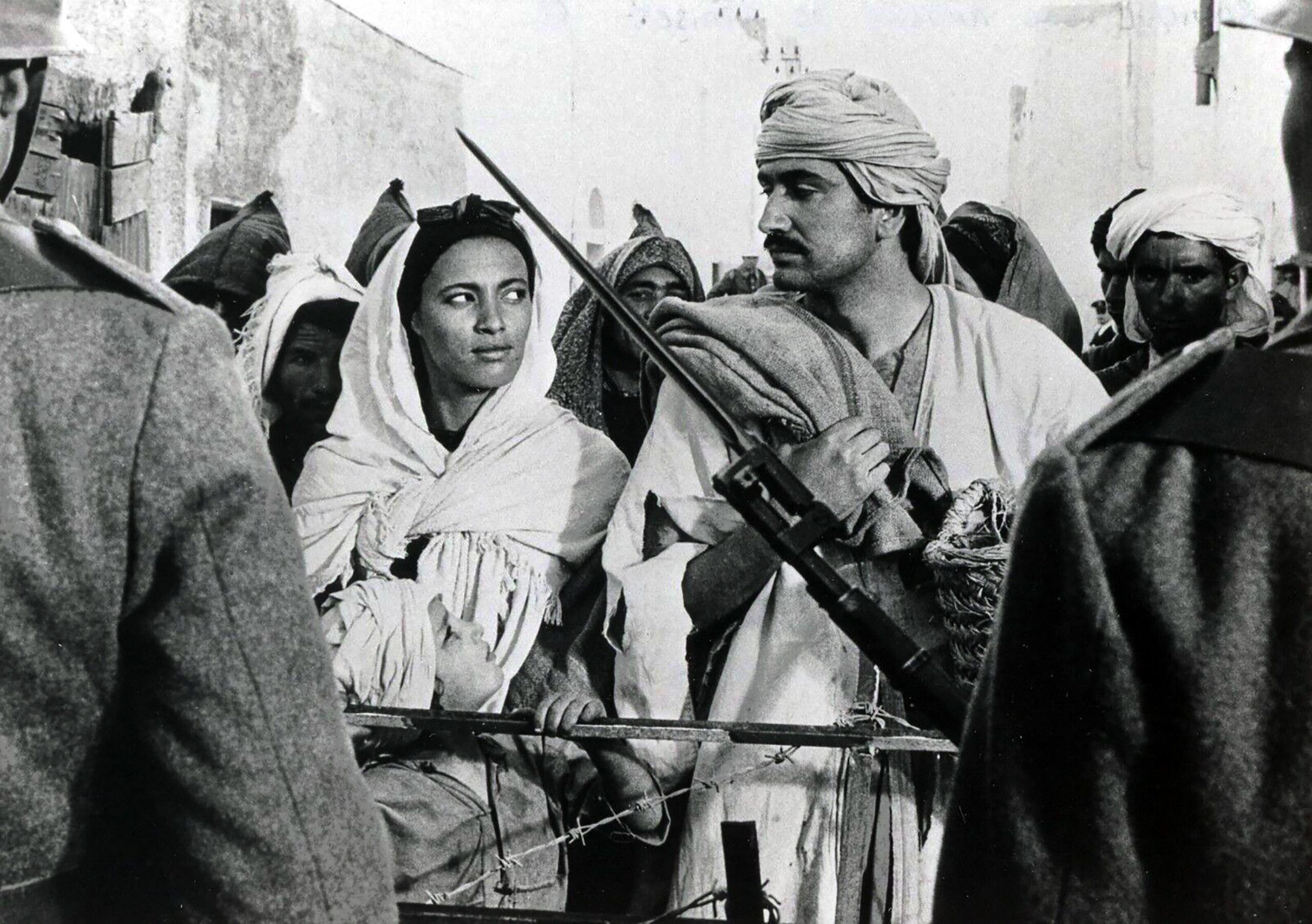 محمد الأخضر حمينة... نهاية تليق بشاعر الصورة 